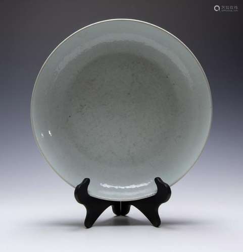 Chinese Large White Plate w/ Dragon, 18th Century