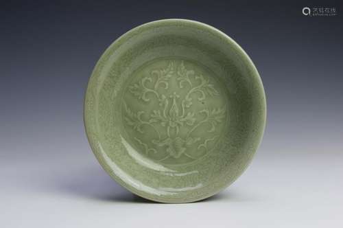 Chinese Longquan Celadon Plate, Early Ming Dynasty