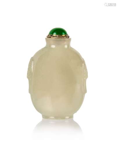 CARVED WHITE AGATE SNUFF BOTTLE