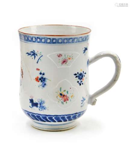 A CHINESE EXPORT PORCELAIN MUG