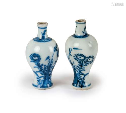 PAIR OF CHINESE MINATURE BLUE AND WHITE VASES