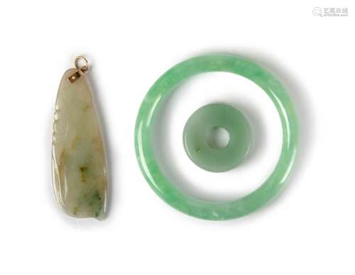 GROUP OF THREE JADE ITEMS