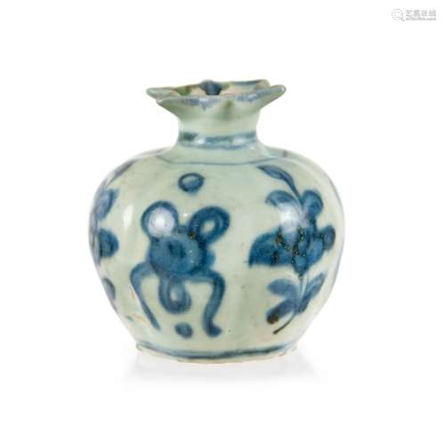 A BLUE AND WHITE POMEGRANATE WATER COUPE,MING DYN