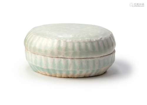 CHINESE CELADON GLAZED COVERED BOX