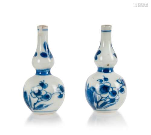 KANGXI MINATURE DOUBLE GOURD BOTTLE PAIR