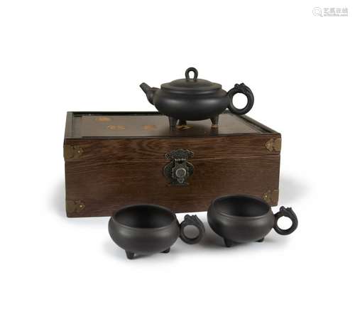 YIXING ZISHA TEAPOT SET BY ZHOU CAI JUN