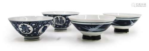 TWO PAIRS OF BLUE AND WHITE BOWLS