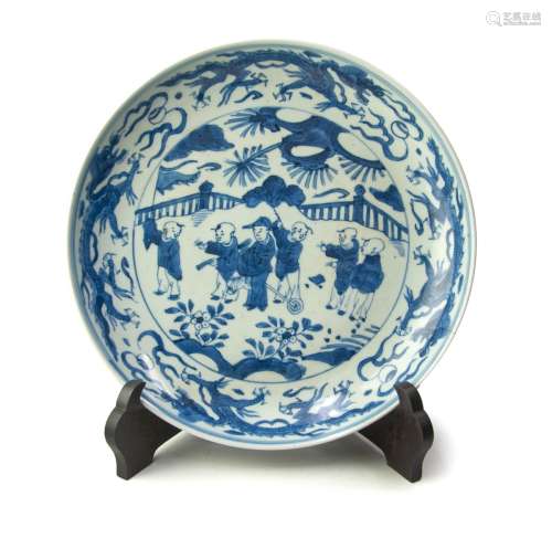 CHINESE BLUE AND WHITE DISH