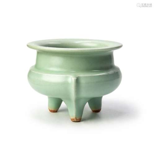 CHINESE LONGQUAN CELADON TRIPOD CENSER