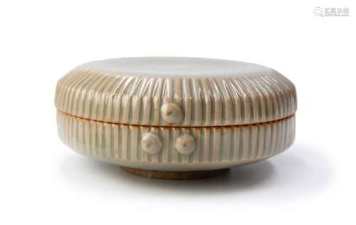 CHINESE YAOZHOU-TYPE CELADON GLAZE BOX