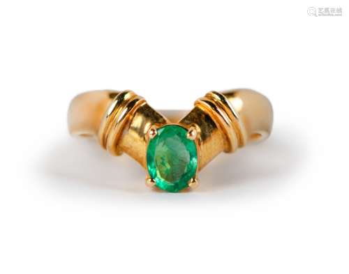 EMERALD AND 18K GOLD RING