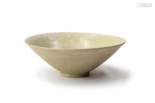 CHINESE CELADON GLAZED TEA BOWL