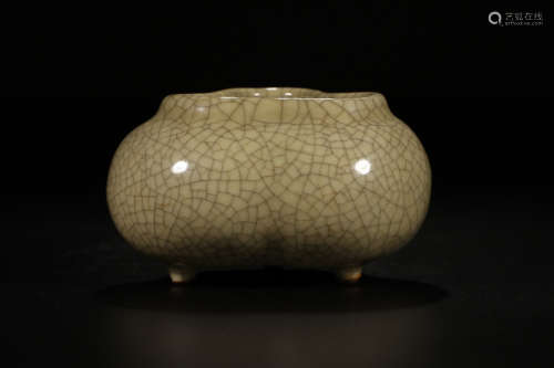 17-19TH CENTURY, A MELON PATTERN  DESIGN GE GLAZE WASH POT, QING DYNASTY