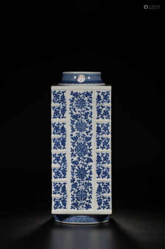 17-19TH CENTURY, A FLORAL PATTERN PORCELAIN VASE, QING DYNASTY