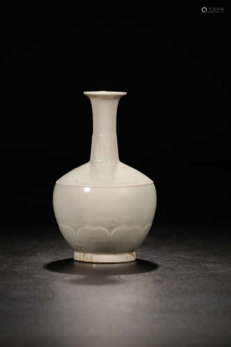10-12TH CENTURY, A FLORLA PATTERN LONG NECK VASE, SONG DYNASTY