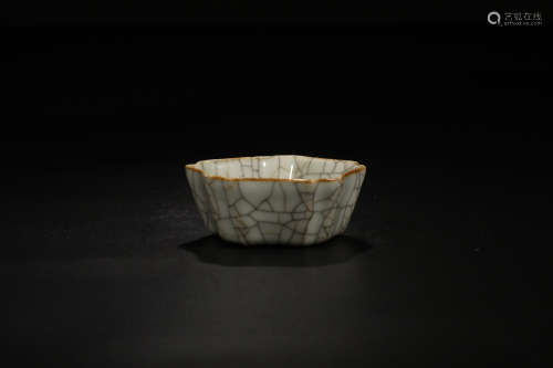17-19TH CENTURY, AN IMITATION OFFICER GLAZE KWAI MOUTH BOWL, QING DYNASTY