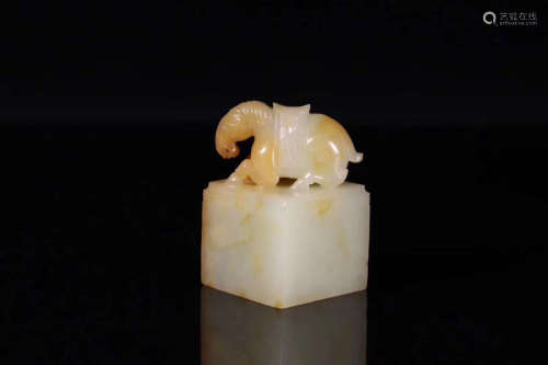 17-19TH CENTURY, A HORSE DESIGN OLD HETIAN JADE SQUARE SEAL, QING DYNASTY
