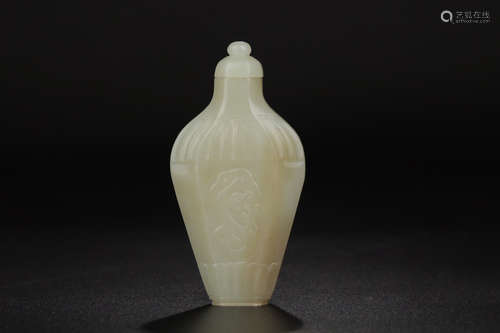 17-19TH CENTURY, A DRAGON PATTERN HETIAN JADE SNUFF BOTTLE, QING DYNASTY