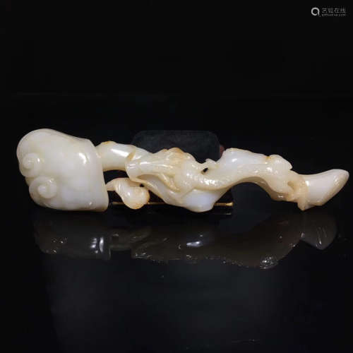 17-19TH CENTURY, A RUYI DESIGN HETIAN JADE ORNAMENT, QING DYNASTY