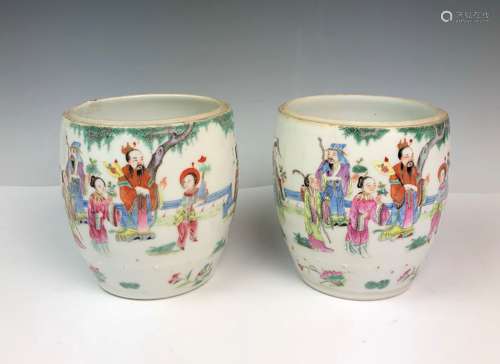 PAIR OF FAMILLE ROSE PORCELAIN PLANTERS