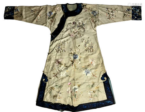 CHINESE LADY'S SILK EMBROIDERED INFORMAL ROBE