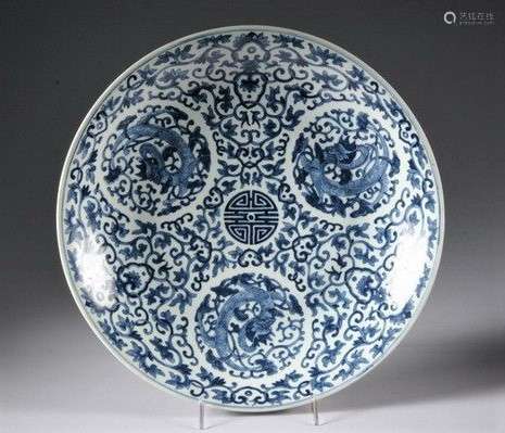 CHINESE BLUE AND WHITE PORCELAIN CHARGER, KANGXI MARK