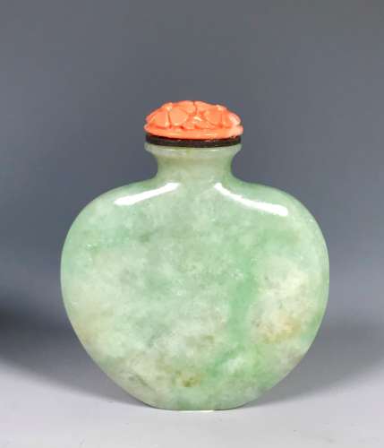 GREEN JADEITE SNUFF BOTTLE WITH CORAL STOPPER