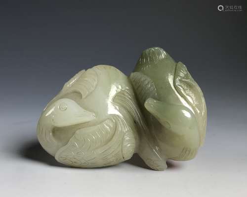 18/19TH CENTURY CARVED PALE CELADON JADE PEBBLE DUCKS