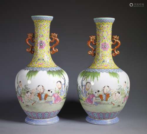 IMPORTANT PAIR OF FAMILLE ROSE PORCELAIN VASES, JIAQING