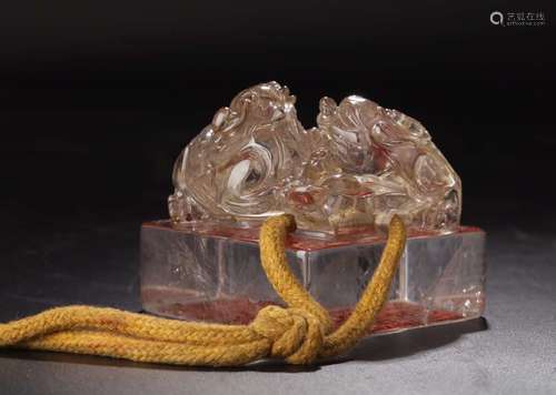 A CRYSTAL CARVED 'LION' SEAL