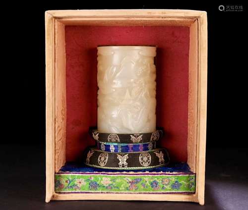 CARVED HETIAN JADE 'LANDSCAPE' BRUSH POT