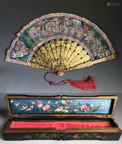 VERY UNIQUE CHINESE '1000 FACES' FAN IN LACQUERED BOX