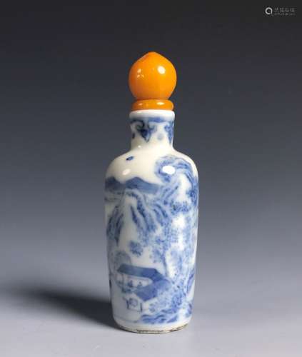 BLUE AND WHITE PORCELAIN SNUFF BOTTLE WITH MARK