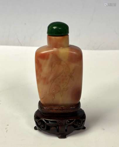 CARVED AGATE FISH SNUFF BOTTLE