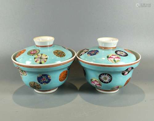 PAIR OF GLAZED PORCELAIN COVERED RICE BOWLS WITH MARK