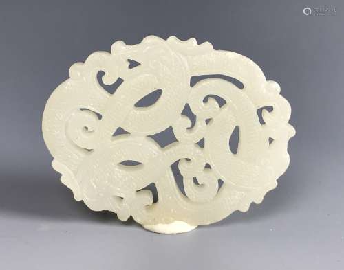 FINELY CARVED WHITE JADE 'DRAGON' SERPENTINE PENDANT