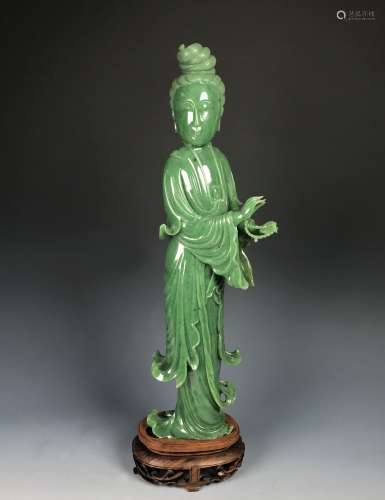 LARGE FINELY CARVED SPINANCH JADE GUANYIN