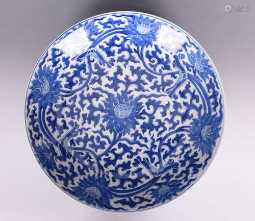 BLUE AND WHITE PORCELAIN CHRYSANTHEMUM PLATE WITH MARK