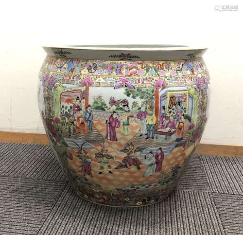 LARGE CHINESE EXPORT PORCELAIN PLANTER