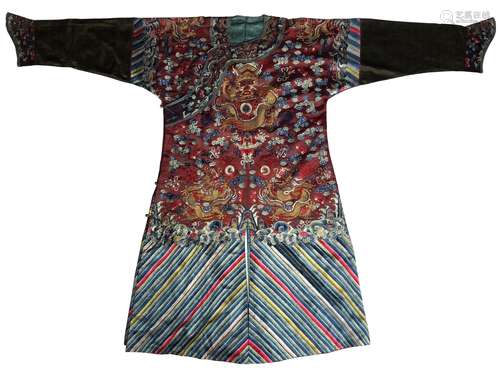 CHINESE EMBROIDERED SILK 