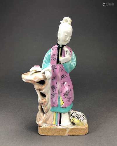 18/19TH C. CHINESE EXPORT PORCELAIN MAIDEN