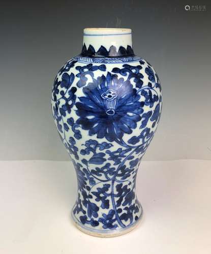 BLUE AN WHITE PORCELAIN CHRYSANTHEMUM VASE