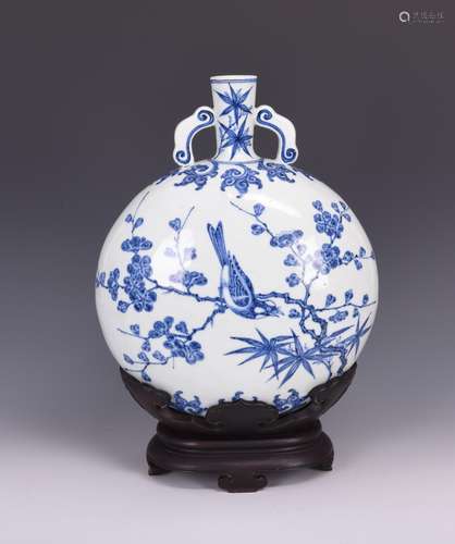 BLUE AND WHITE PORCELAIN MOON FLASK