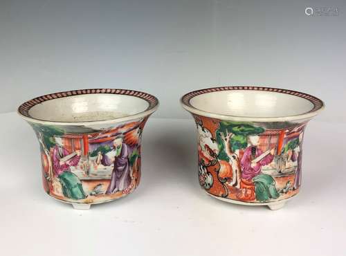 PAIR OF WUCAI PORCELAIN PLANTERS