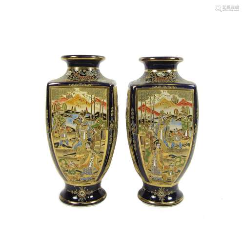 Taisho/Showa era A pair of Satsuma vases