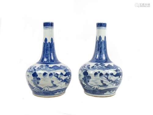 19th century A pair of blue and white vases