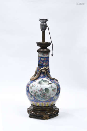 CHINE, moderne  Vase en porcelaine