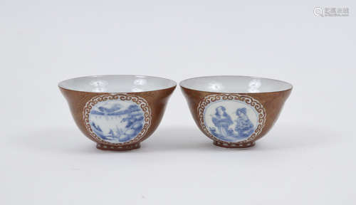 JAPON, XXe siècle  Deux coupes couverte et coupelles en porcelaine