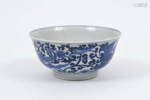 CHINE, XXe siècle  Coupe en porcelaine bleu blanc