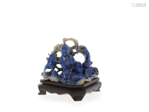 CHINE, XXe siècle  Petit bouddha en lapis-lazuli